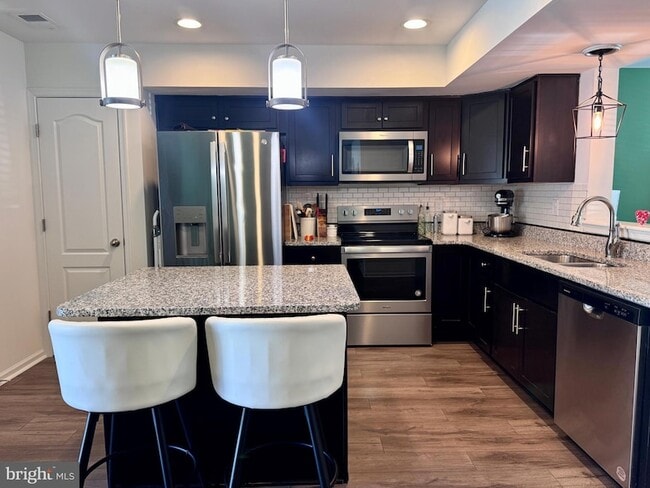 Building Photo - 576 Thumper Dr