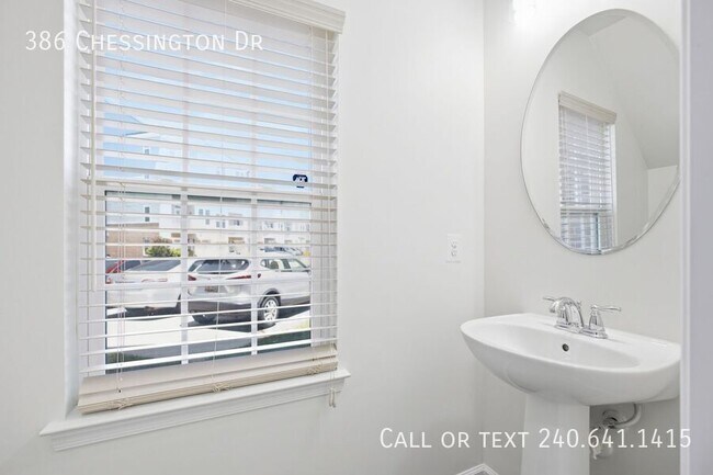 Building Photo - 386 Chessington Dr