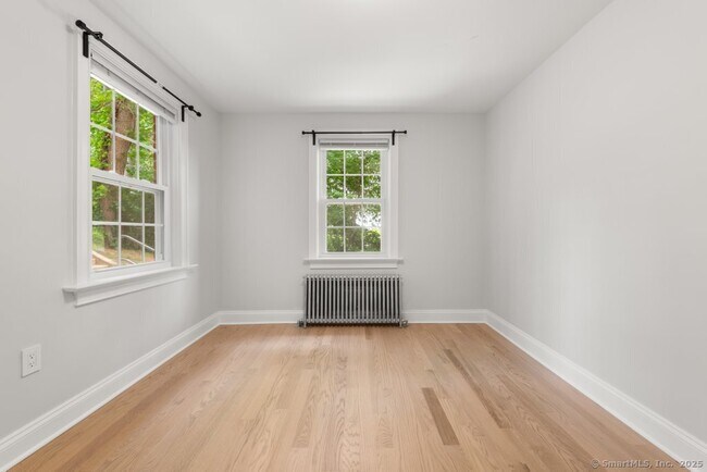 Building Photo - 10 Clarmore Dr