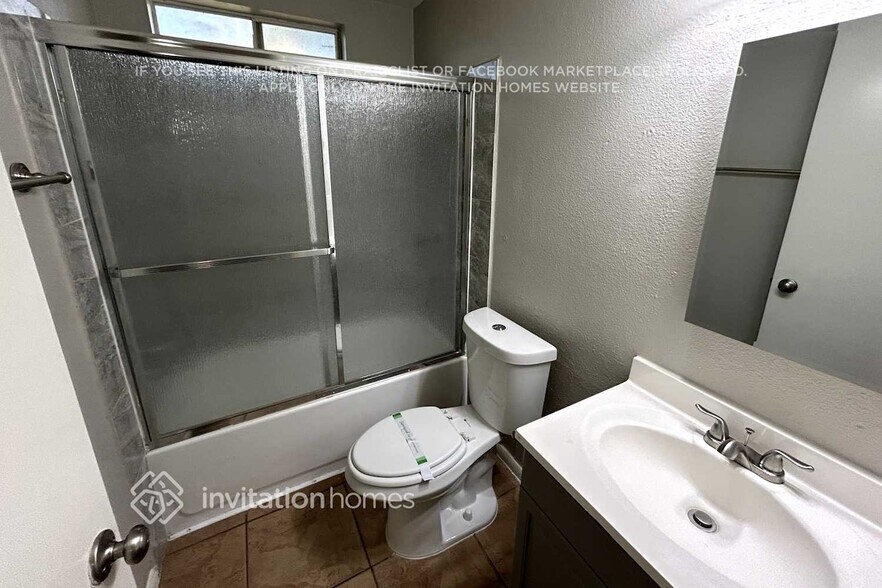 Building Photo - 5552 W Carol Ave