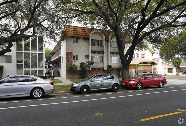 Building Photo - 336 Riverdale Dr