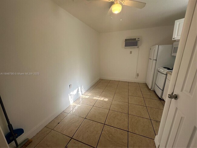Primary Photo - 559 NW 44th St
