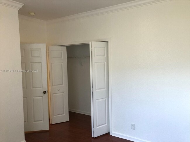 Building Photo - 693 Live Oak Ln