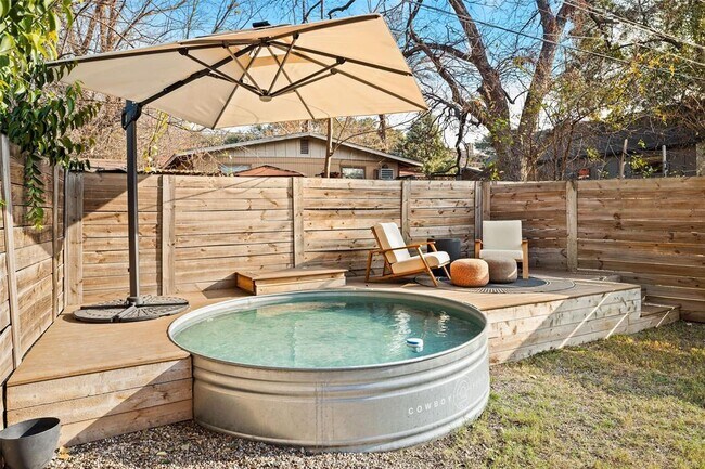 Building Photo - 902 Garden Villa Ct