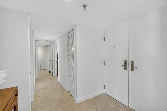 Building Photo - Rare 18th-Floor 3 bed, 3 bath Beachfront Condo at The Savoy!