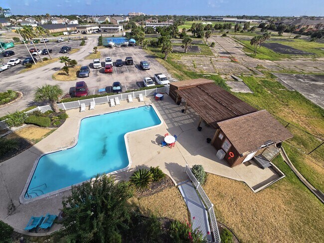 Building Photo - 7310 Seawall Blvd