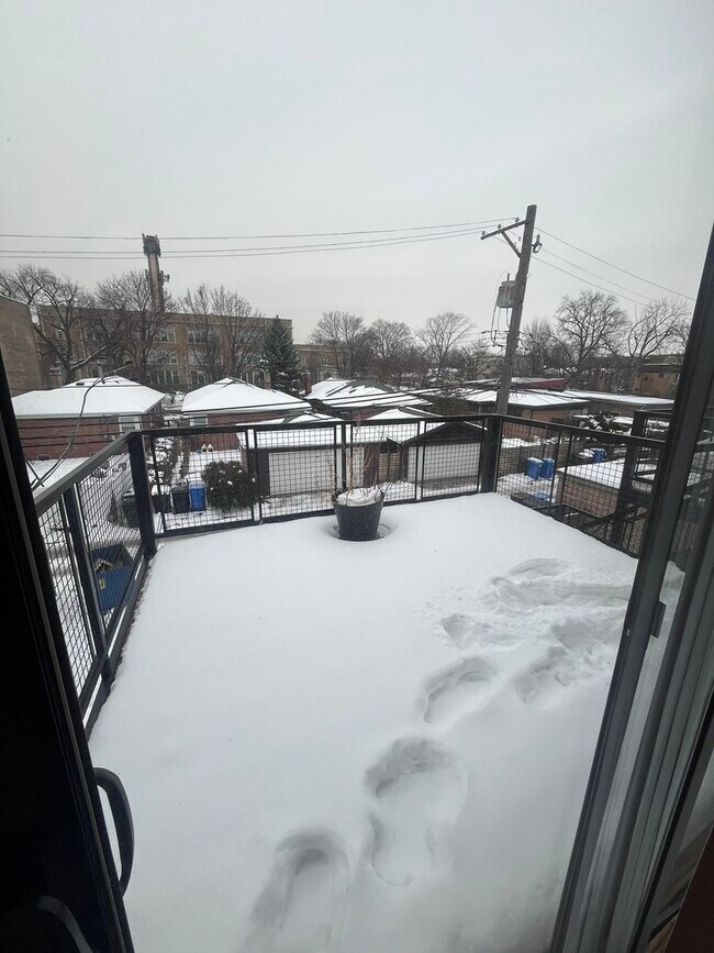 Building Photo - 5644 N California Ave