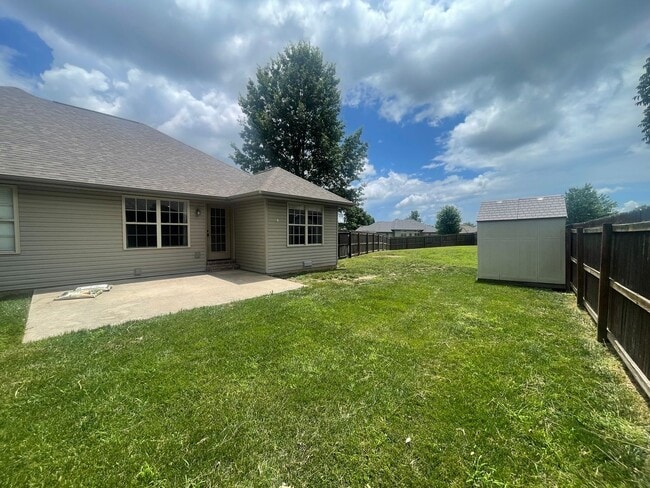 Building Photo - 3 Bedroom Home in Nixa Schools!