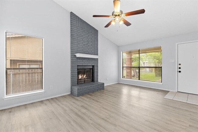 Building Photo - 618 Rollingway Dr