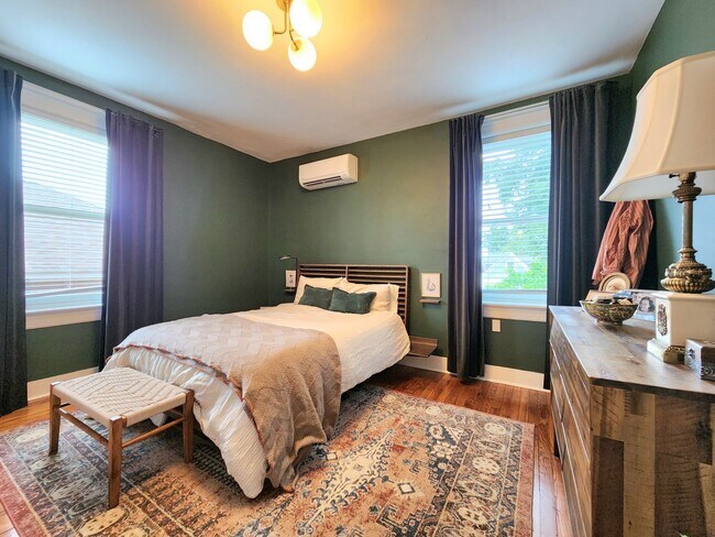 Building Photo - Elegant, spacious, modern Victorian in the...