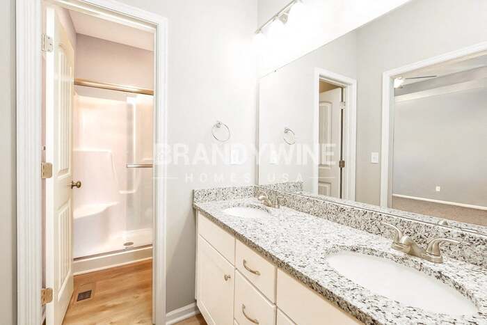 Building Photo - 713 Poplar Cir