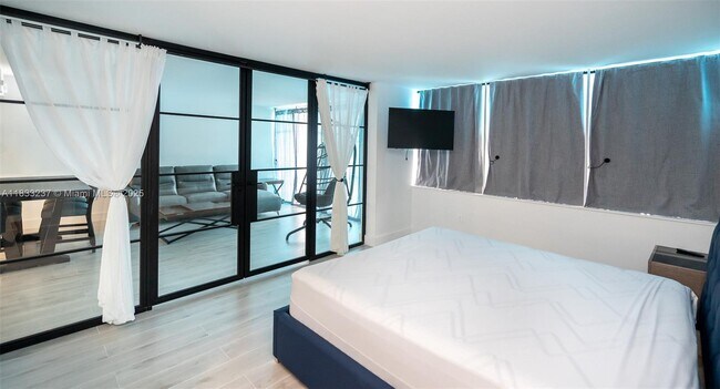 Building Photo - 18081 Biscayne Blvd
