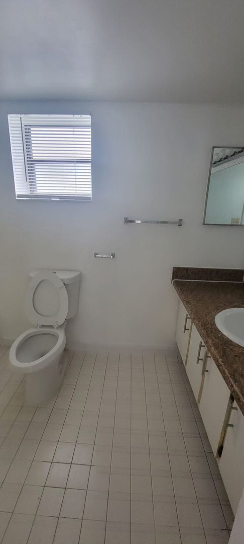 Building Photo - One bedroom unit near Palm Beach Outlets