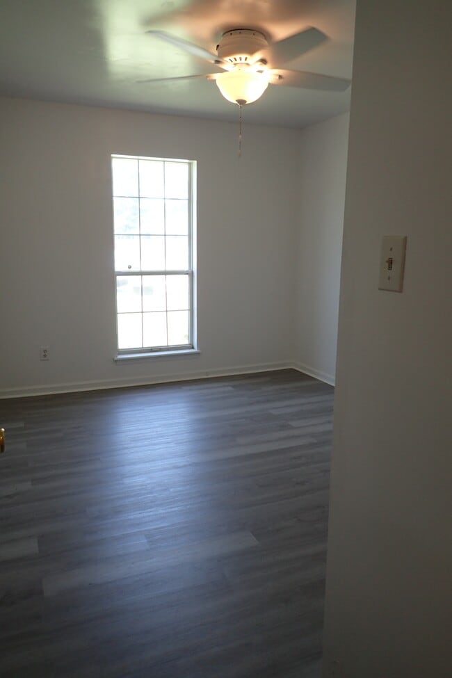Building Photo - 2224 Pin Oak Cir