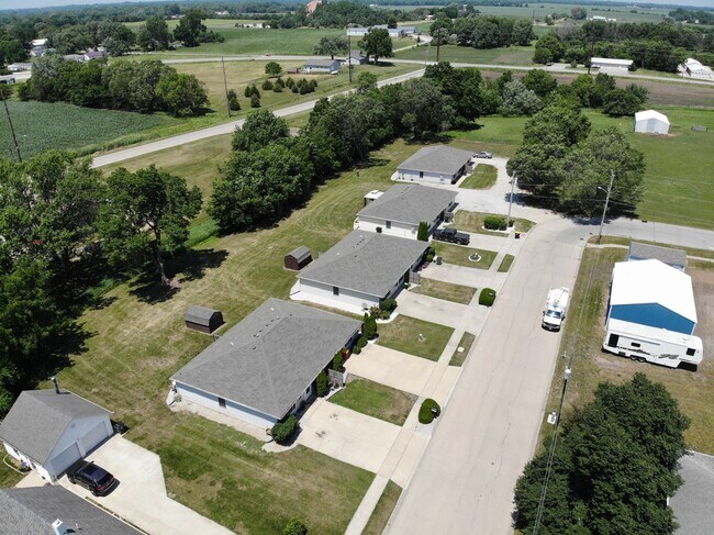 Building Photo - 115-117 South Plum