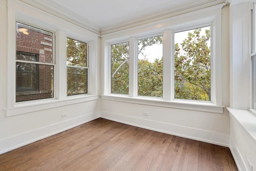 Building Photo - 6041 S Saint Lawrence Ave