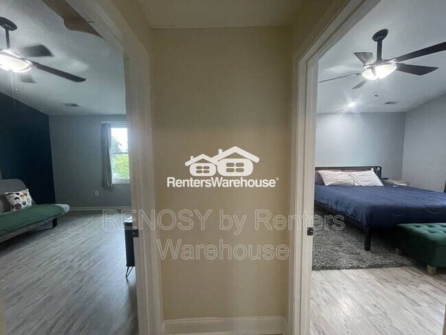 Building Photo - 8203 Watersedge Rd