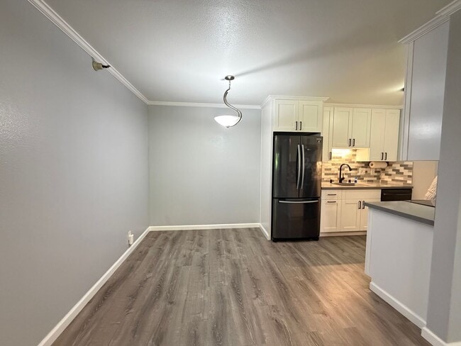 Building Photo - Updated 2BD/2BA Condo – Prime San Mateo Location!
