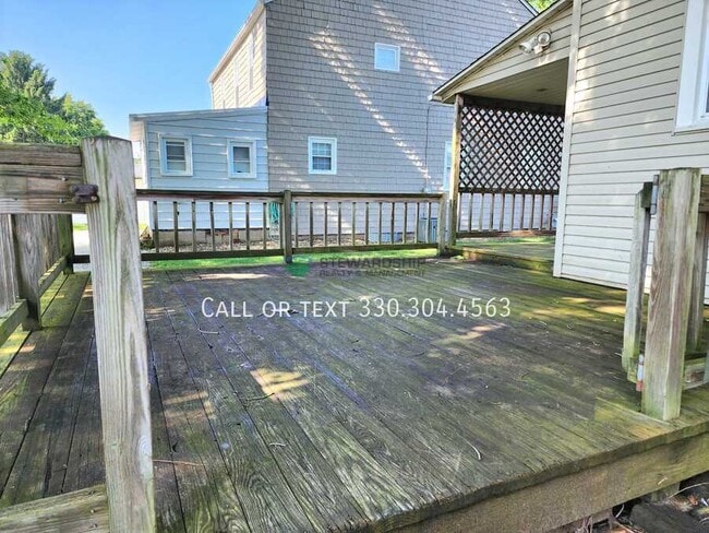 Building Photo - 461 Elson St