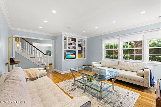 Building Photo - 634 Windermere Ave