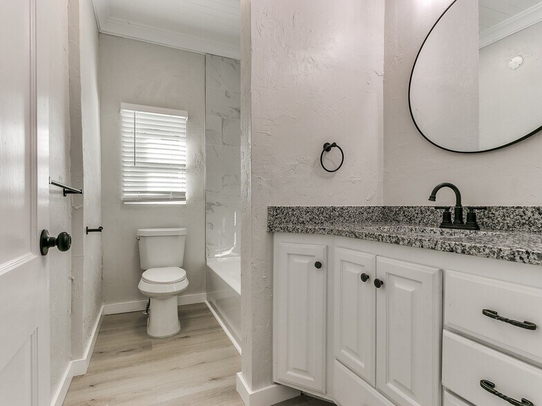 Building Photo - 1828 W Park Pl