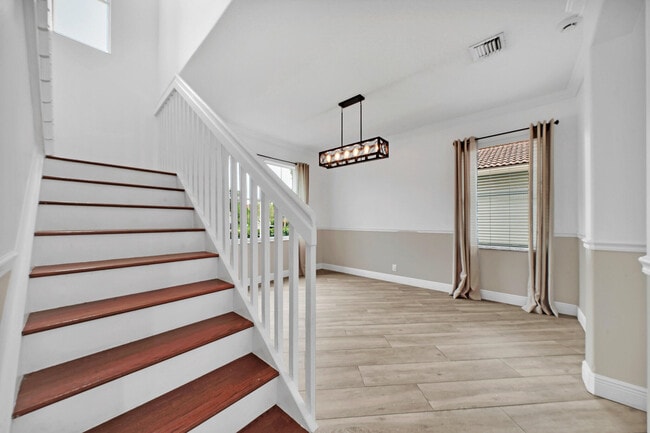 Building Photo - 5878 Bay Hill Cir