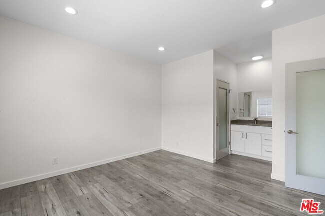 Building Photo - 424 Westmoreland Ave