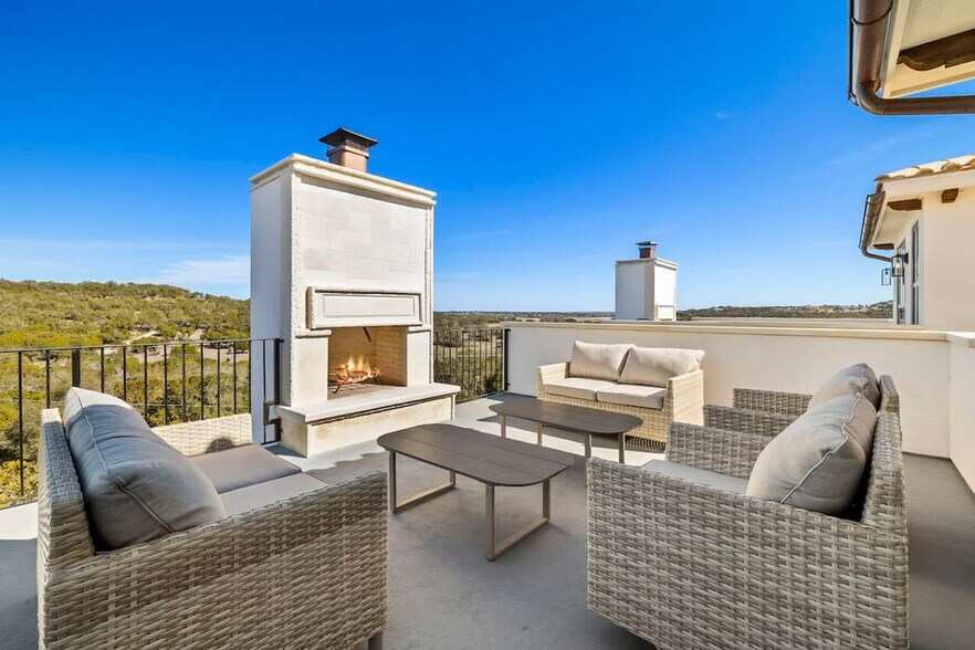 Building Photo - 2701 Bumble Bee Dr