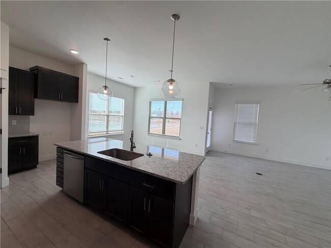 Building Photo - 211 Kristen Ln