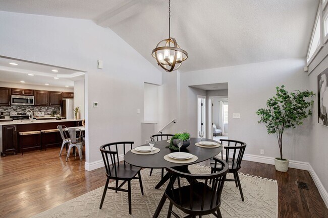 Building Photo - 4 Bed | 2 Bath | Spacious Backyard | Prime...