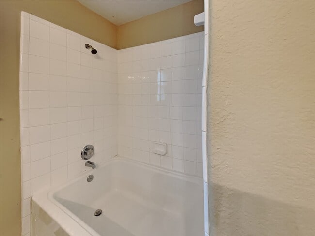 Building Photo - 6907 Oleander Grove Way
