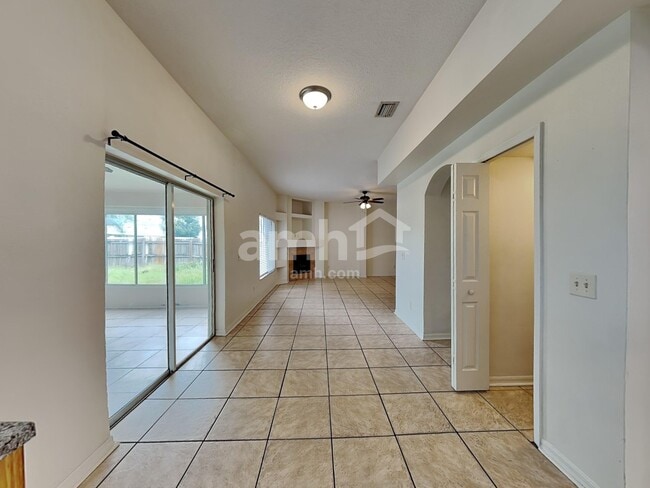 Building Photo - 12639 Longcrest Dr