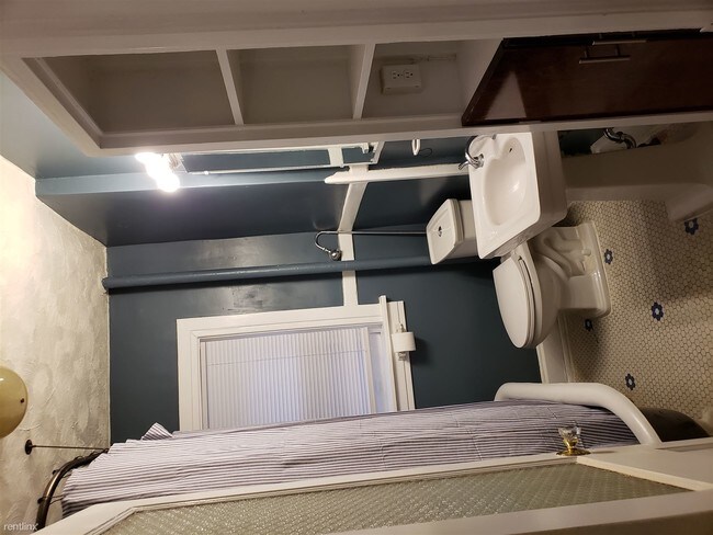 Building Photo - 2 br, 1 bath Apartment - The Antlers 1S