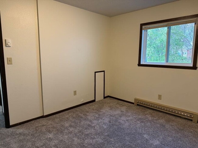Building Photo - Spacious 2-Bed, 1-Bath Apartment Just 15 Minutes from Fargo