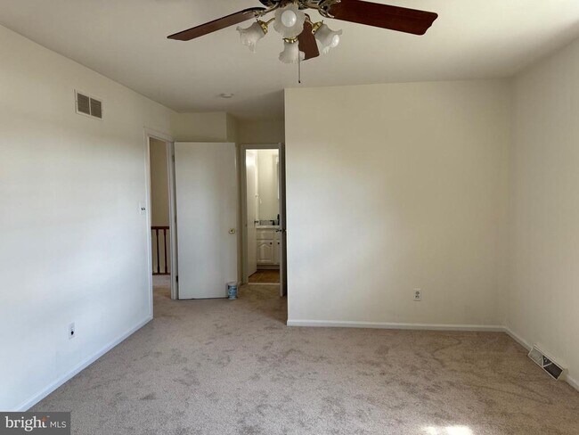Building Photo - 100 Spruce Glen Dr