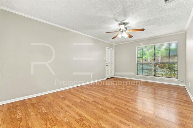 Building Photo - 205 W William Cannon Dr
