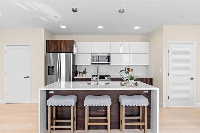 Building Photo - 124 Warren St