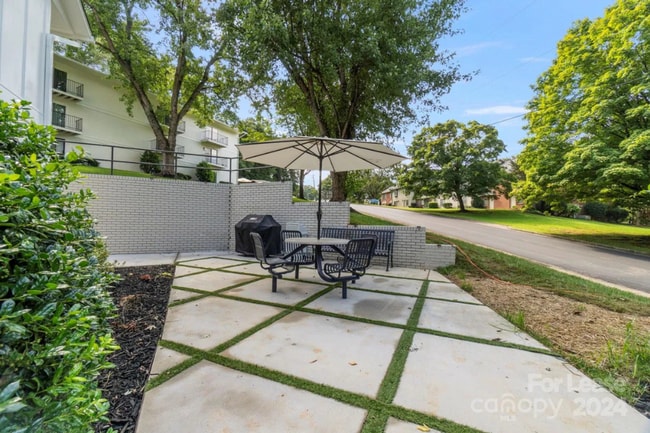 Building Photo - Modern Furnished Studio in NW Hickory | Flexible Lease Terms Available