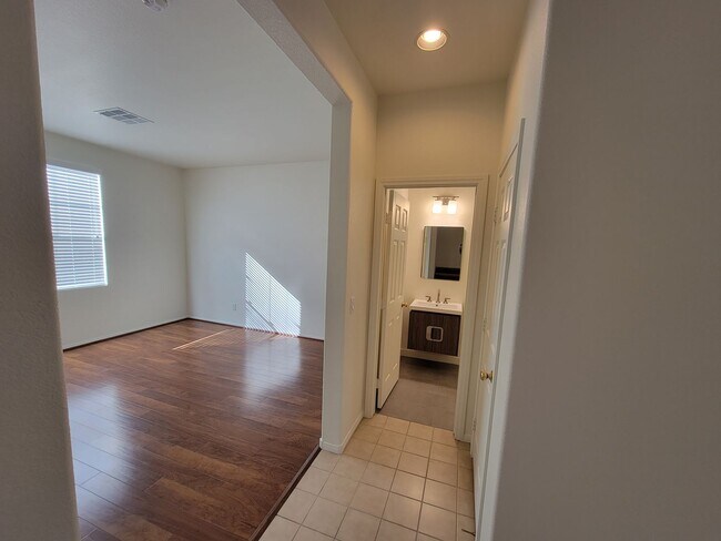 Building Photo - Stunning 3 Bedroom Rental - In Nevada Trails