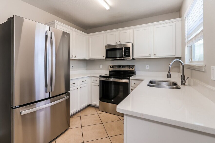 Building Photo - 5622 Coastal Way
