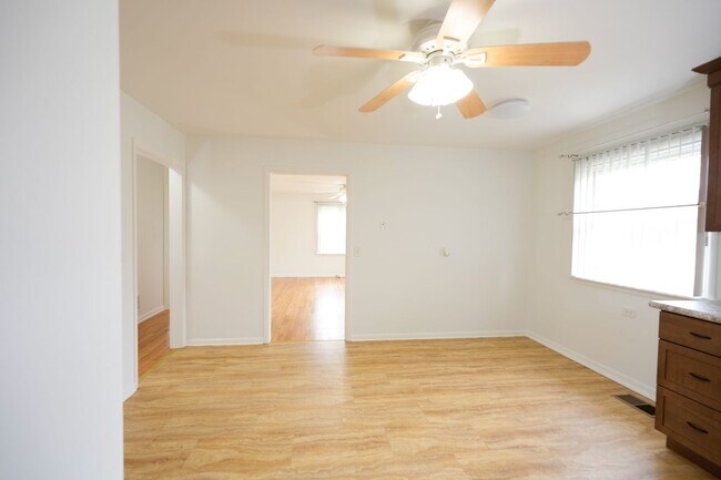 Building Photo - 2305 River Rd