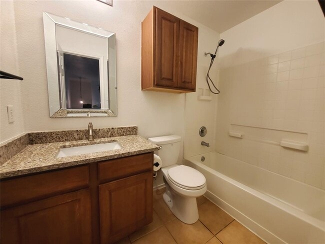 Building Photo - 17909 Maxa Dr