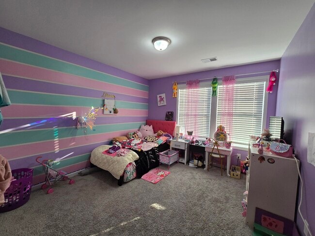 Building Photo - 335 Niblick Dr