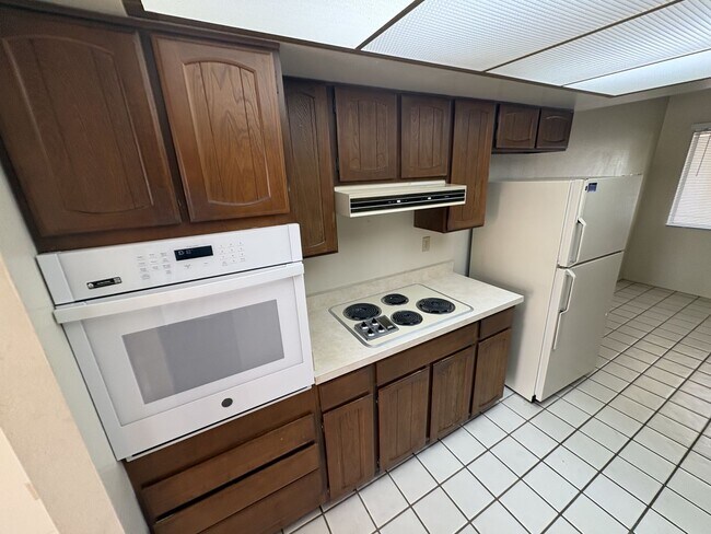 Building Photo - 9061 E Palms Park Dr