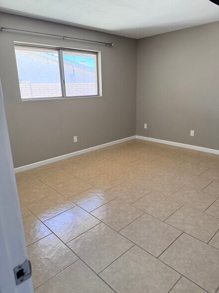 Building Photo - 1785 Beavertail Dr