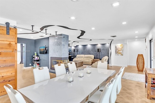 Building Photo - 5602 S Travelers Palm Ln