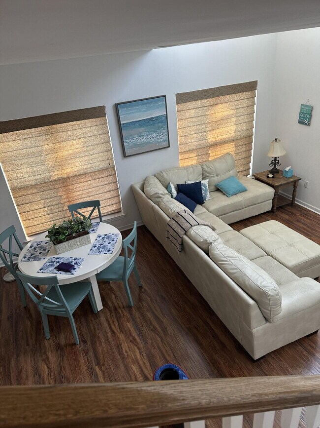 Building Photo - Great townhome 3/2 fully furnished!