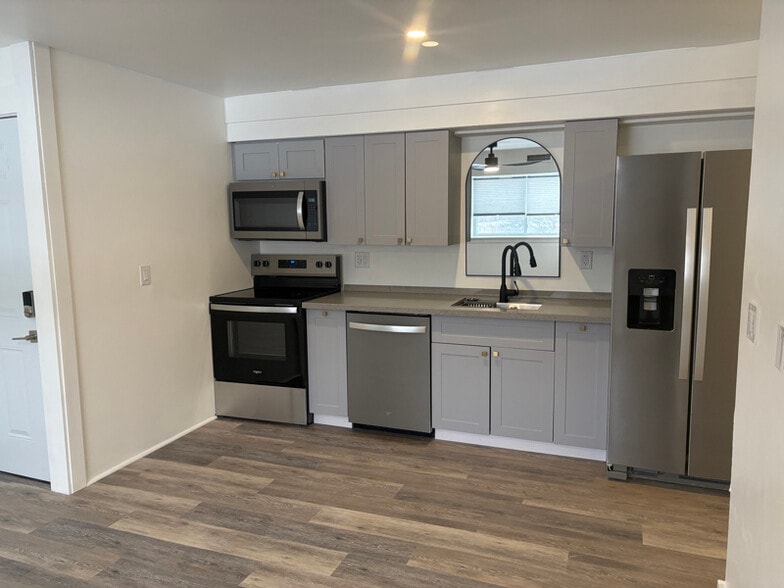 Building Photo - 150 N Main St