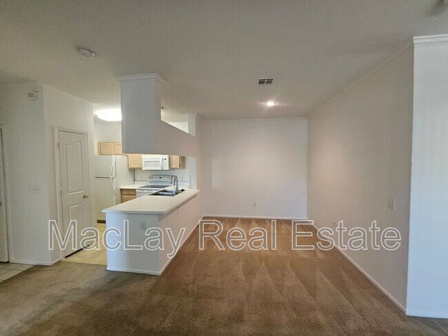 Building Photo - 16013 S Desert Foothills Pkwy