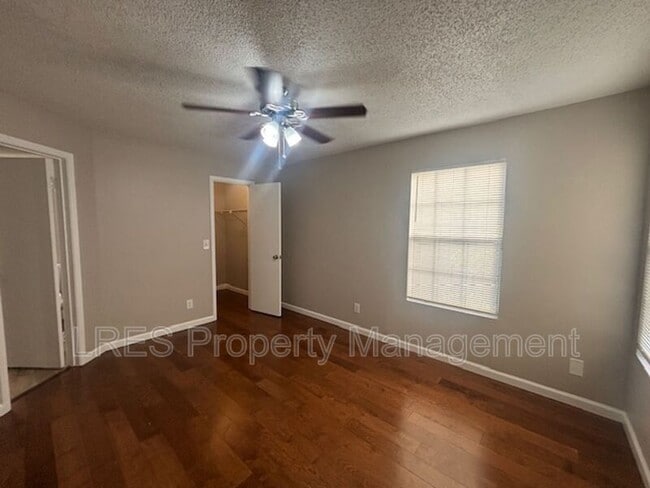 Building Photo - 390 Lake Placid Ct